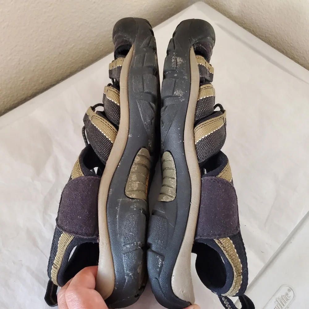 Keen Newport H2 Mens Sandals Black Olive Green Waterproof Hiking Shoes Size 9.5